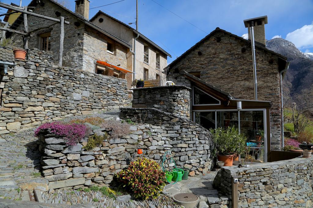 Casa Dosc Acomodação com café da manhã Verdabbio Exterior foto